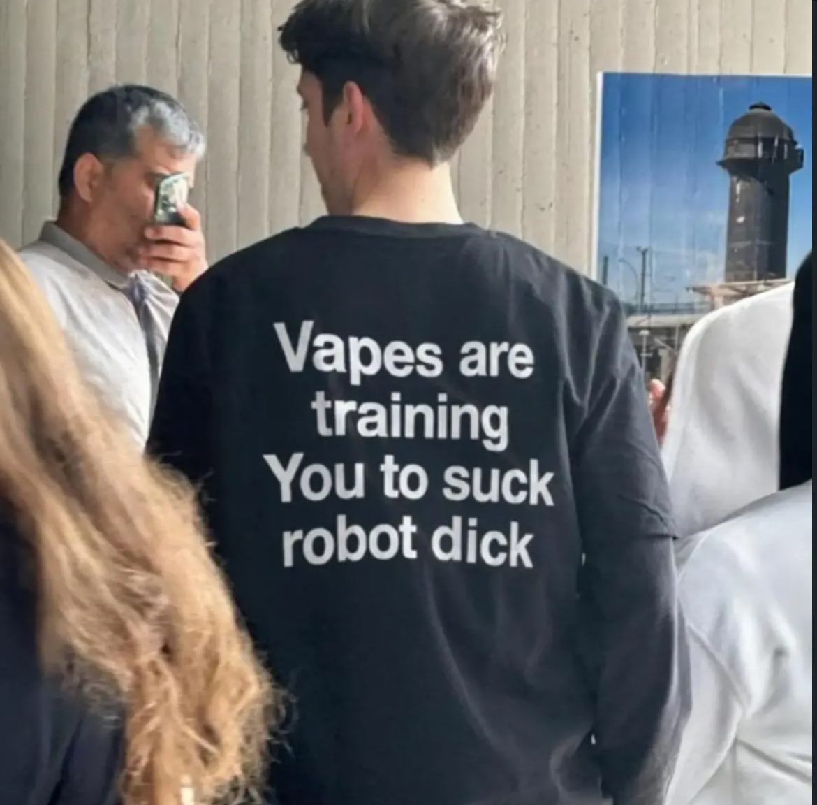 Man Wears Provocative T-Shirt About Vaping
