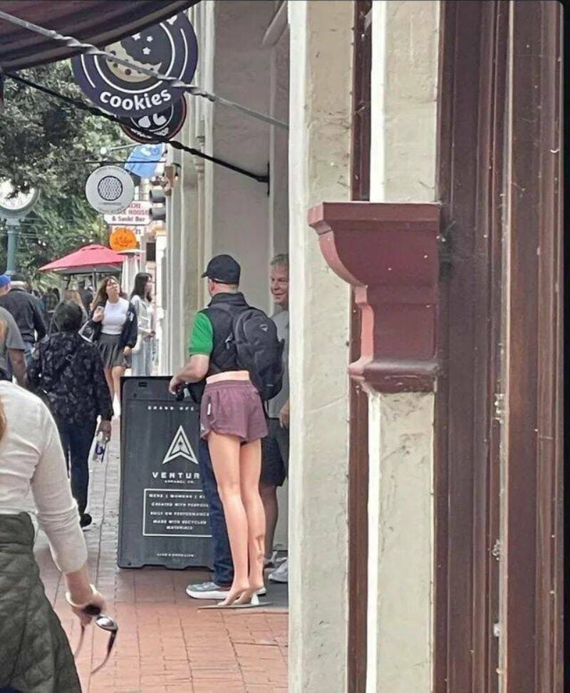 A Man Carrying a Mannequin Lower Body Creates a Confusing Perspective - Funny on Aviaclip