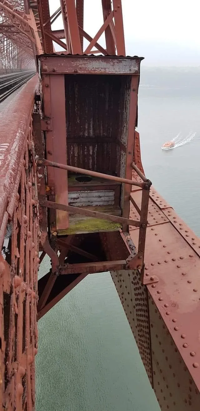 Railway bridge lavatory - Interesting on Aviaclip