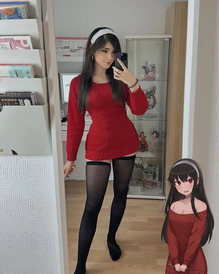 Cosplayer Recreates Yor Briar's Casual Look from Spy x Family