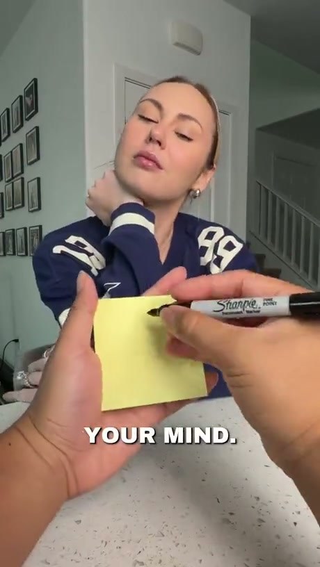 A Simple Psychological Trick Using Sticky Notes