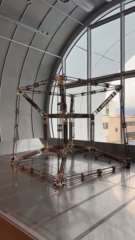 Mesmerizing Kinetic Sculpture Mimics a Tesseract