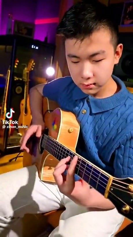 Musician Performs Dire Straits' 'Sultans of Swing' on Acoustic Guitar