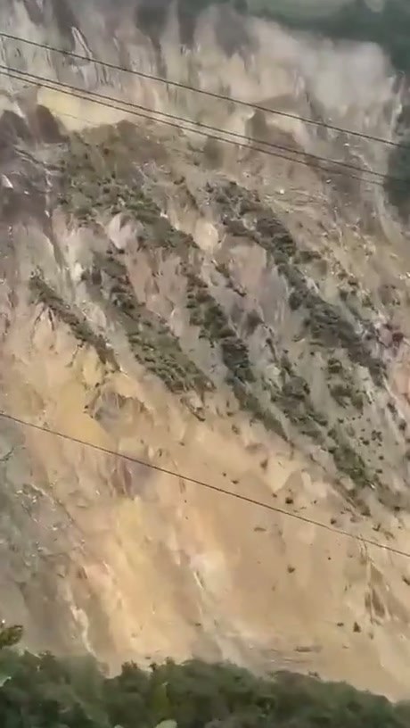 Massive Landslide Caught on Camera in Nepal
