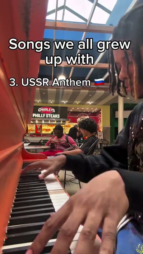 Pianist Plays Controversial Songs in Public Mall