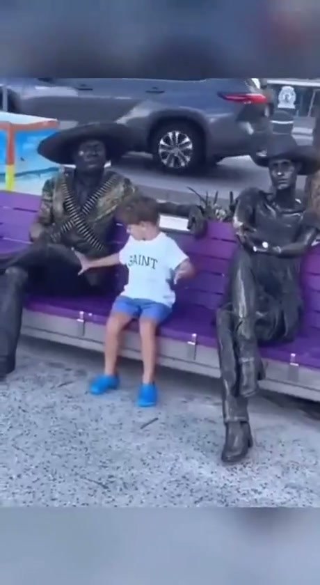 Street Performer Disguised as a Statue Startles Passersby