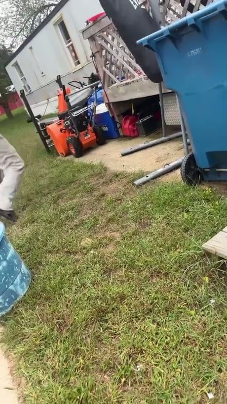 Who's the little B now uh ? - Video