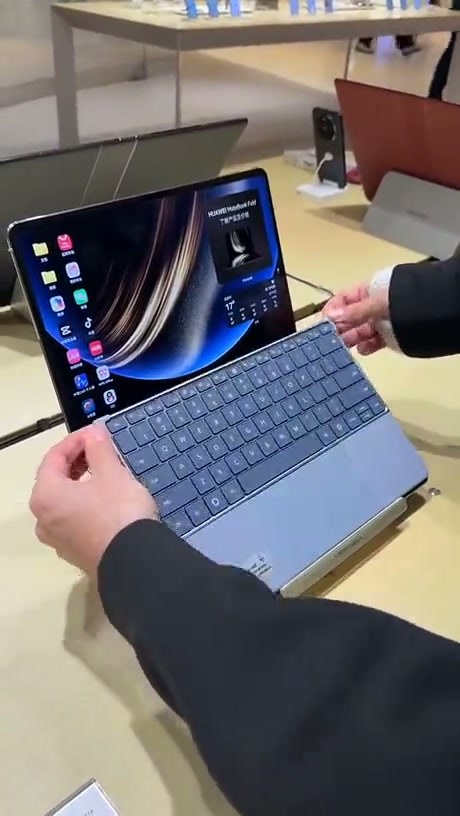 Hands-on with the Huawei MateBook Fold