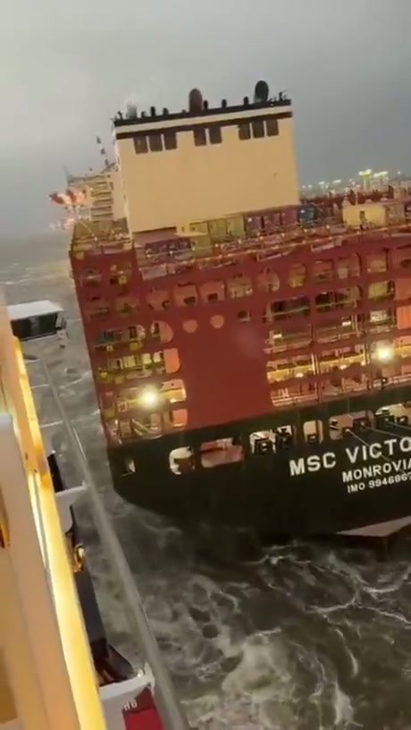 Cruise ship Mein Schiff 3 collides with a container ship in Germany. - GIF