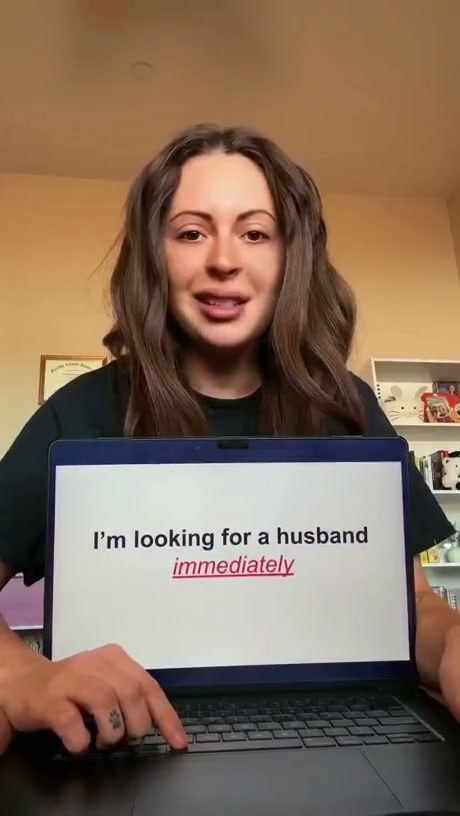 A Woman Presents Her Personal 'Pros and Cons' List in Viral Dating Pitch
