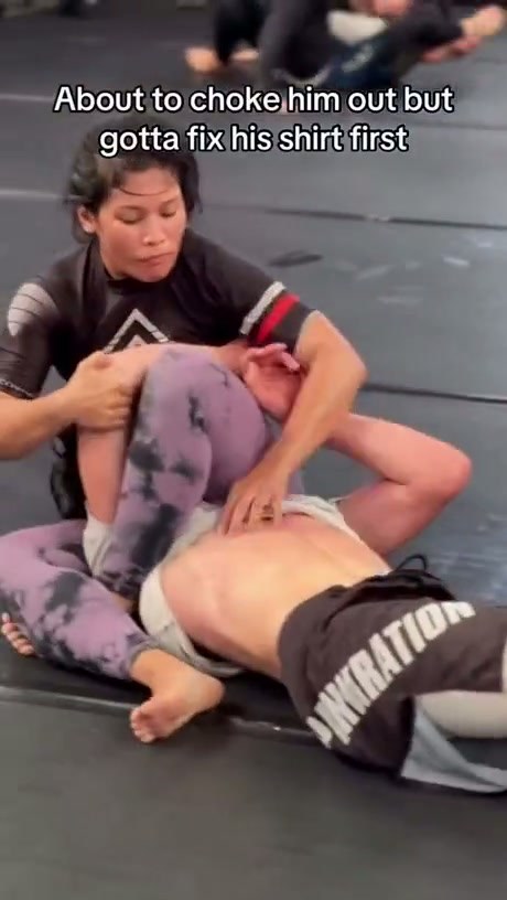 Jiu-Jitsu Practitioner Pauses Submission to Adjust Training Partner's Shirt